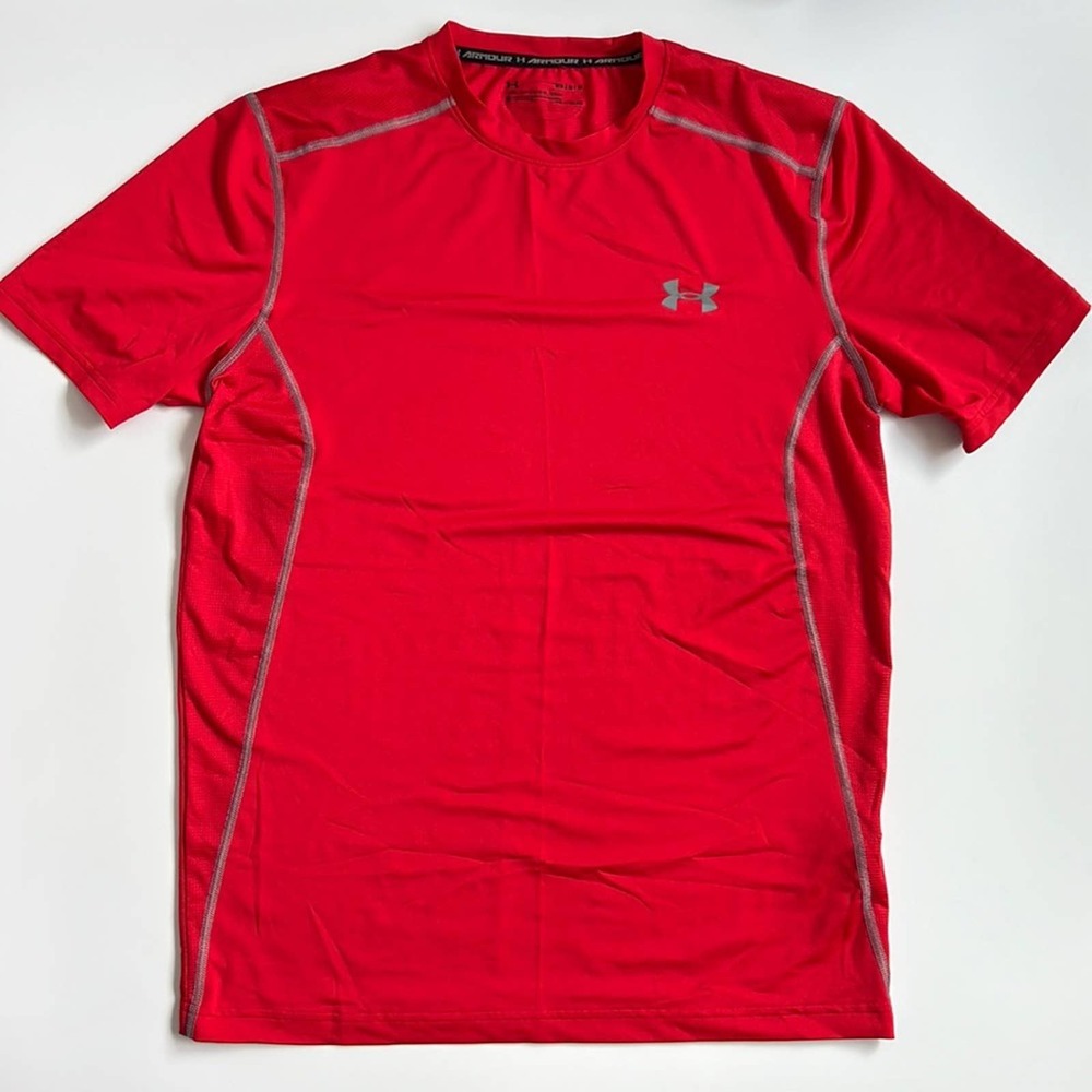 UNDER ARMOUR red fitted heatgear short sleeve shirt M